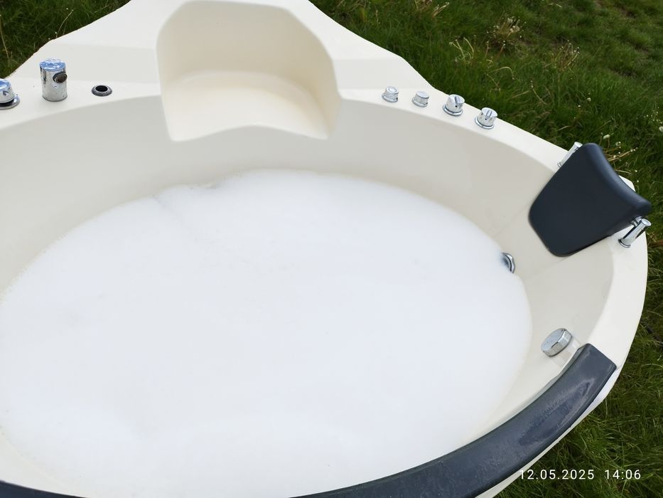 Vană cu hidromasaj jacuzzi ranforsare metalică și fibră de sticlă jos