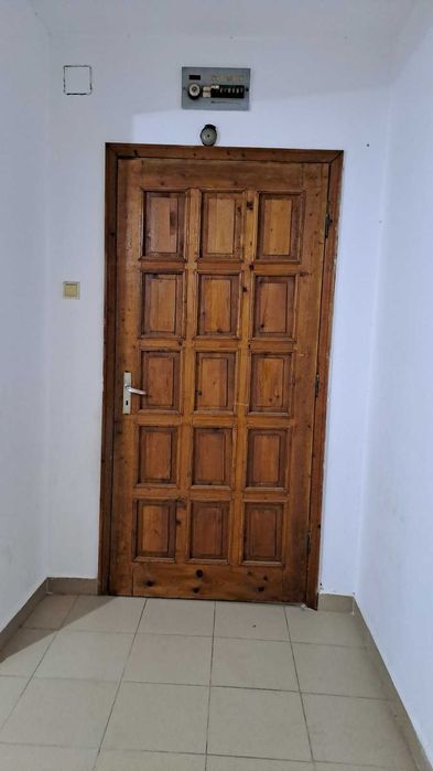 Продавам дървени врати и прозорци