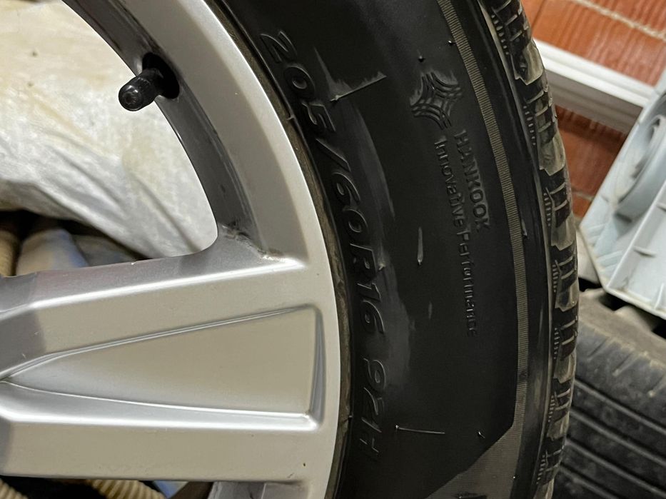 Зимни гуми Hankook 205/60 R16 с джанти – комплект 4 бр.