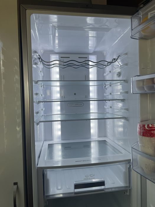 хладилник с фризер LG