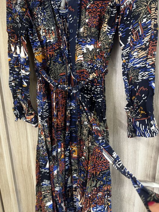 Ефирни дамски рокли на Oysho, Zara, Stradivarius и LCW