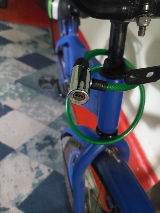 Велосипед, машина  и самокат