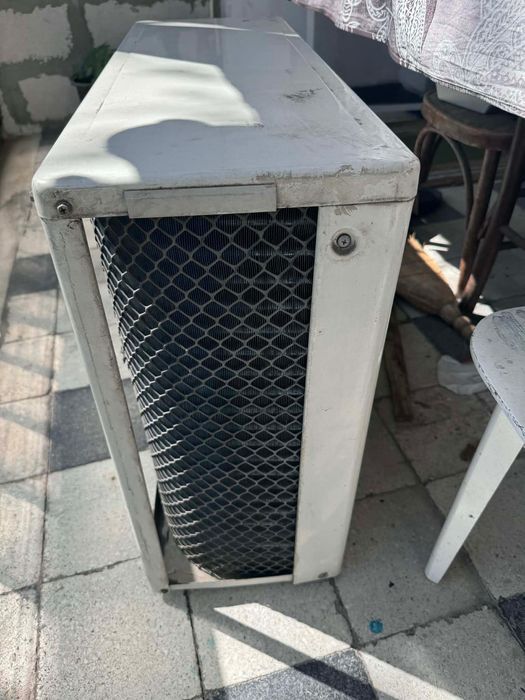 Климатик  Midea MSG-18HRN2, работещ