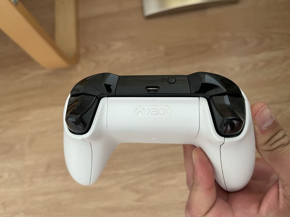 XBOX One S  1 TB + controller original + FC24 si MK X