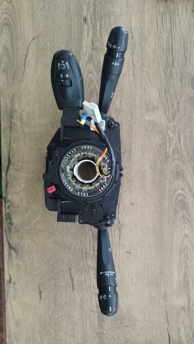 За Пежо 208 лостове за фарове и мигачи