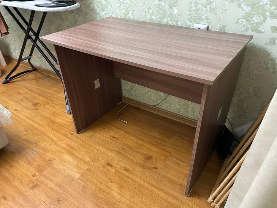 Продам письменный стол