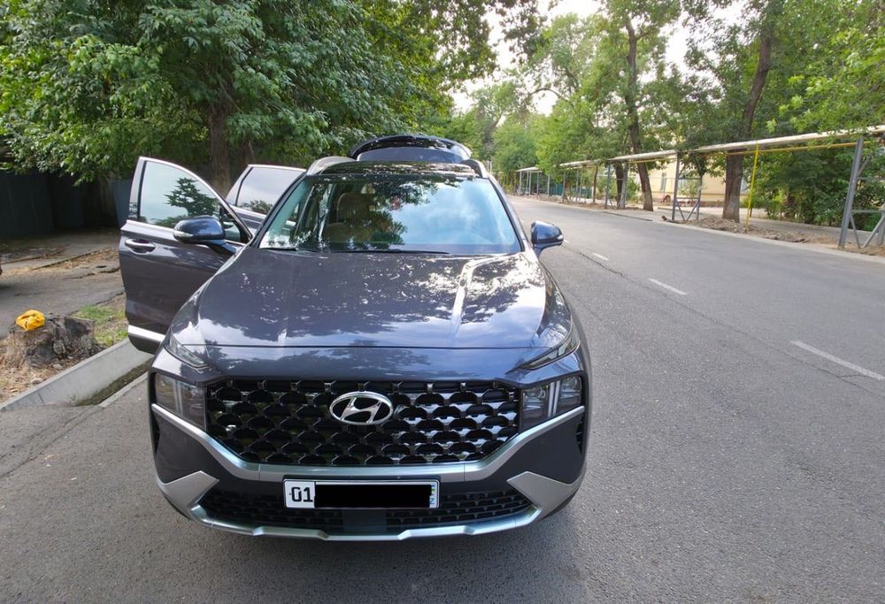 Продаю свой автомобиль Hyundai Santa Fe 2022 года.