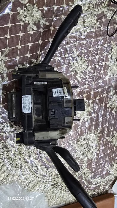 Продается Переключатель поворотов и дворников (стрекоза) Audi A6 А8 (C