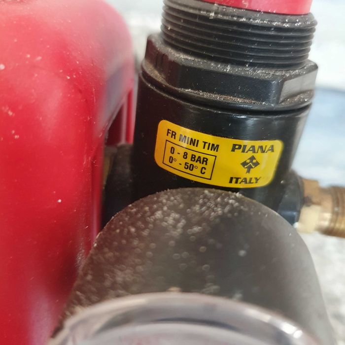 Италиански компресор за аерограф