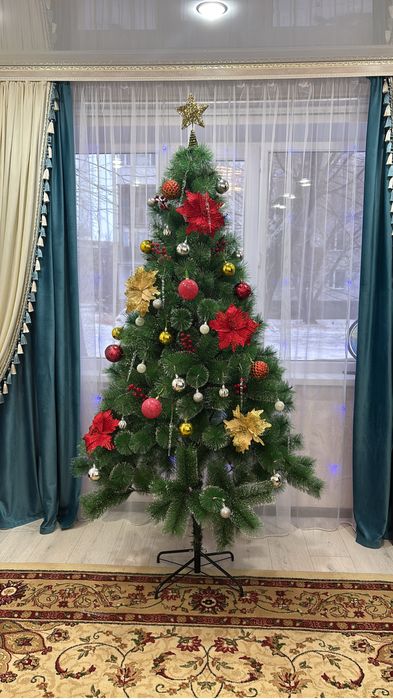 Елка с игрушками,,