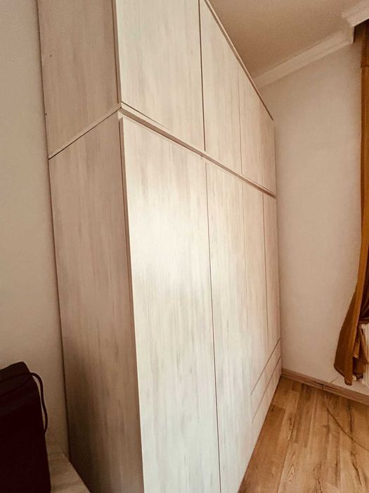 Продаю большой белый шкаф