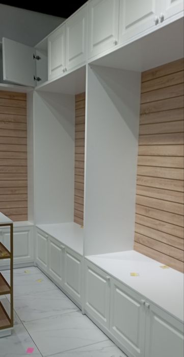 Мебель для магазина Шкафы, полки, острова, витрина