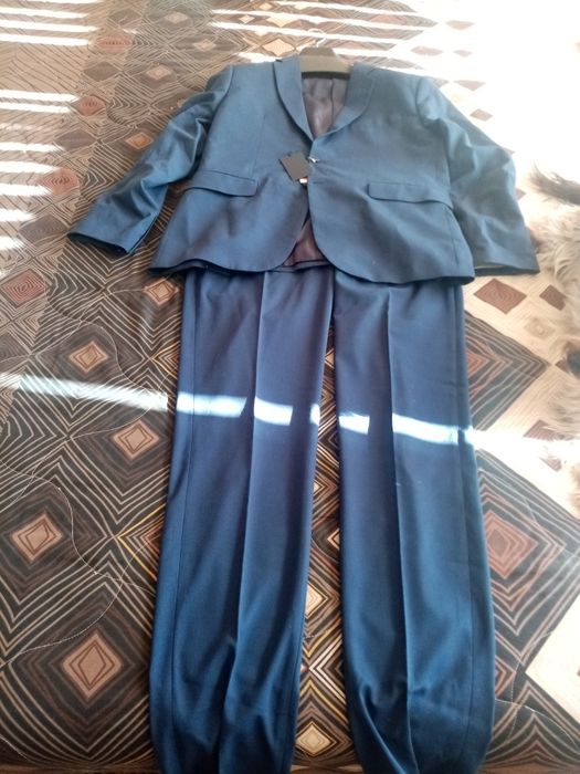 Продавам костюм Mango