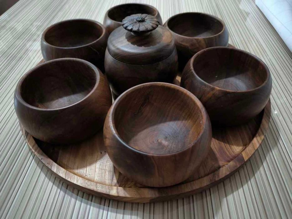 Набор посуды и подноса диаметром 40 см, шести косушек из дерево