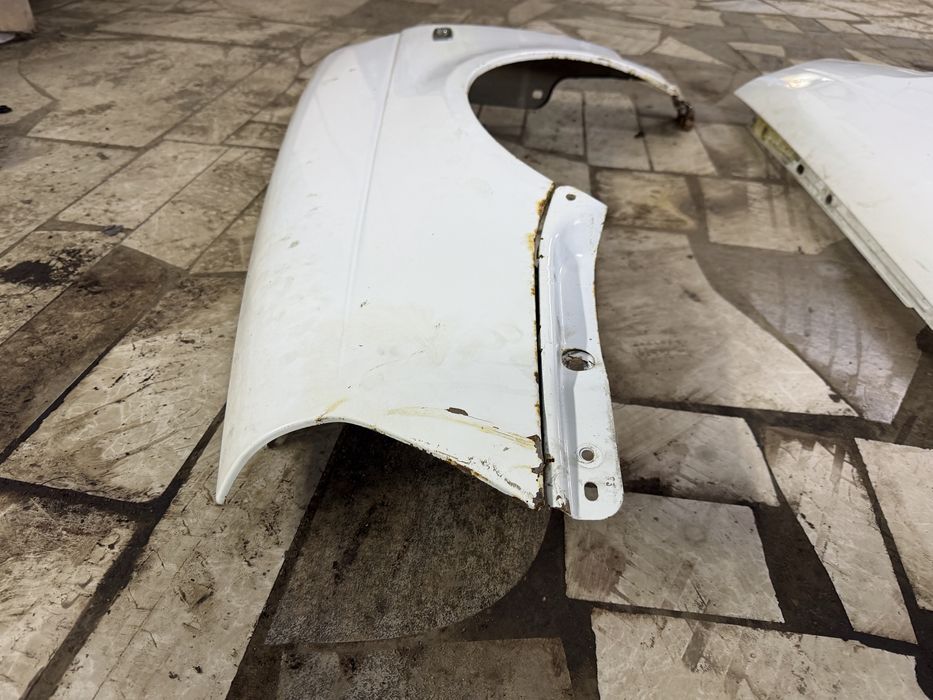 Продам 2 крыла приора