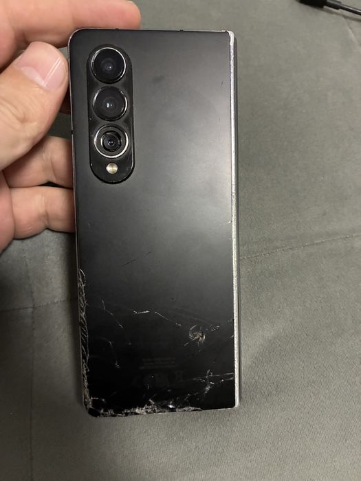 Samsung Galaxy Z Fold 4 - за части
