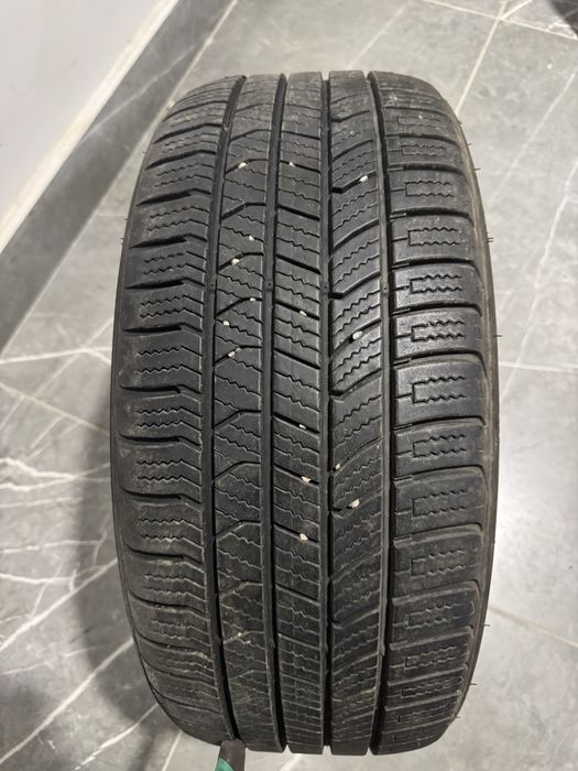 Продам пару шин 235/40/19