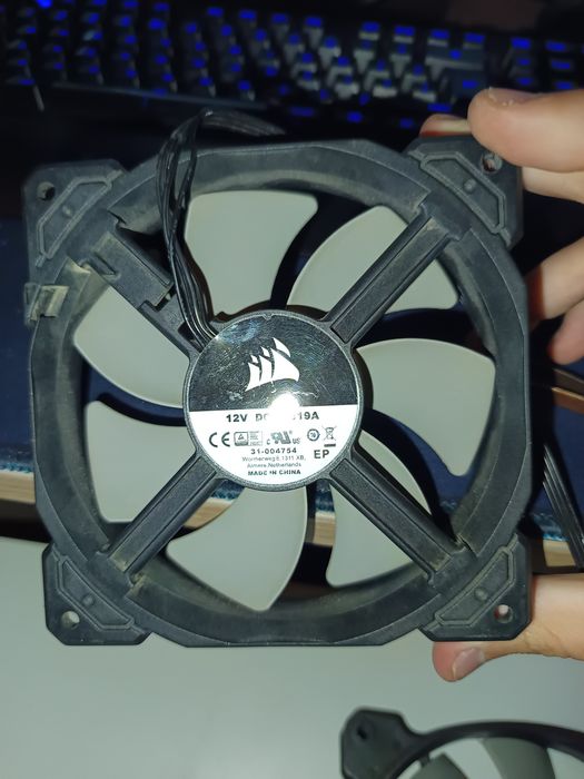 Pachet 2 ventilatoare Corsair ML120 și ML140 magnetic levitation premium