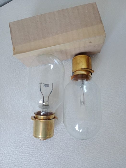 Лампочки разные.