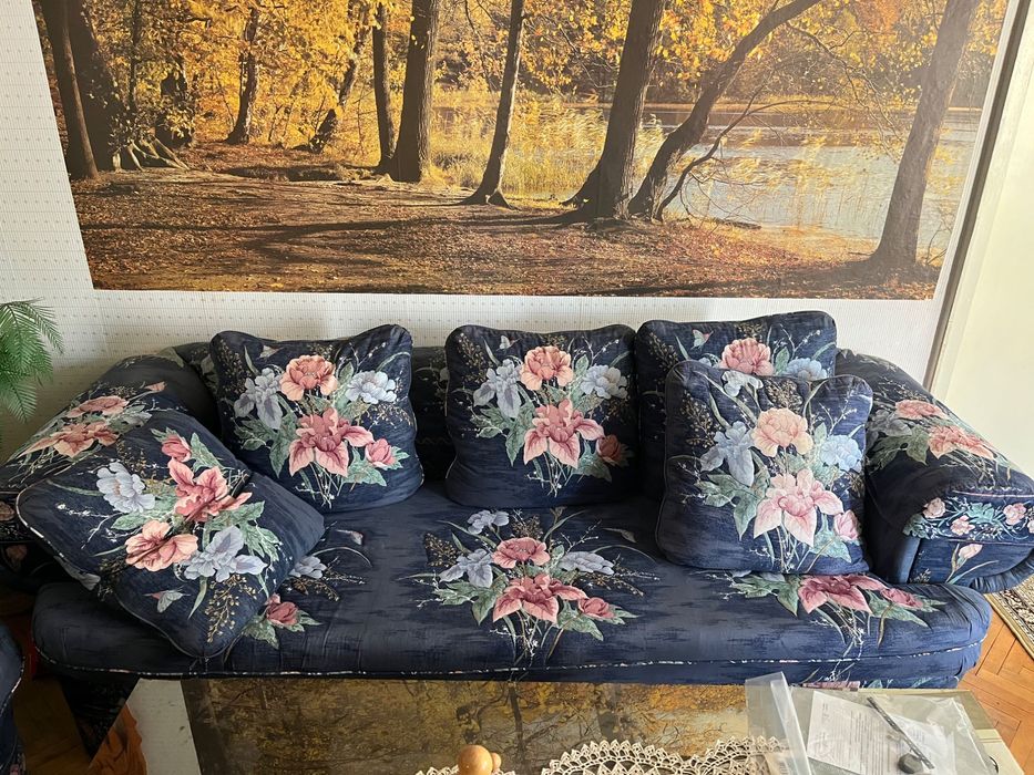 Дизайнерска гарнитура на, Мария Стоева. Намира се в гр. Плевен.