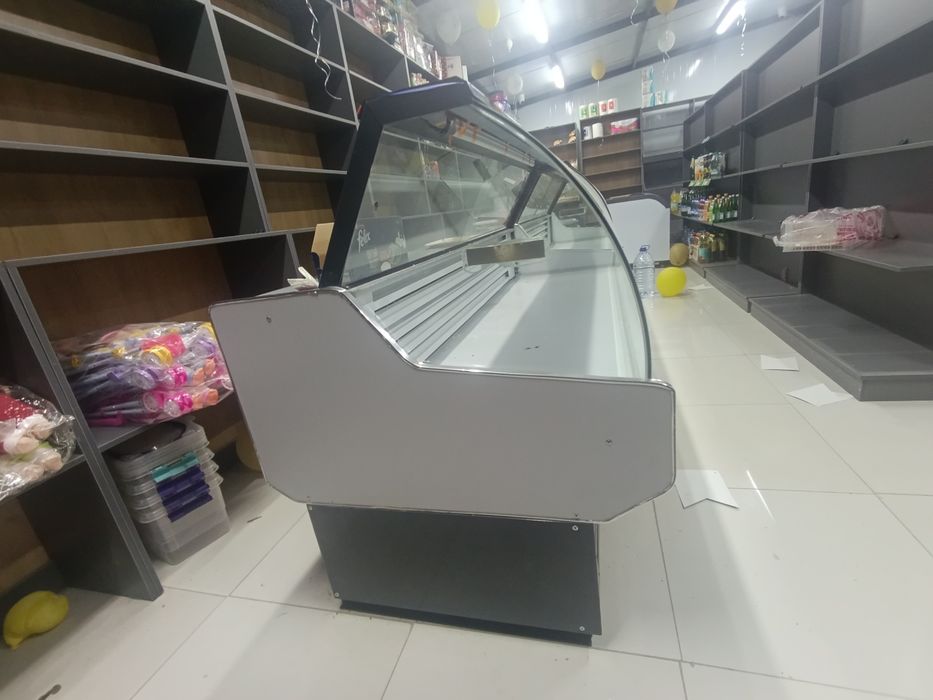 Vitrina Xaladilnik va vitrinasotiladi MDF dan xplati yengi  sotiladi x