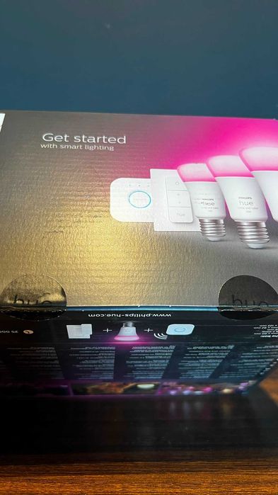 Kit Philips HUE - E27, RGB: 3 becuri, consola si intrerupator
