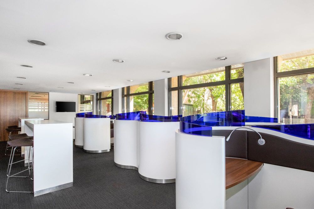 Офис пространство с отворен план за 10 души в Regus City West