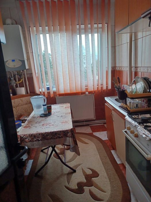 Vând apartament 2 camere semidecomandat