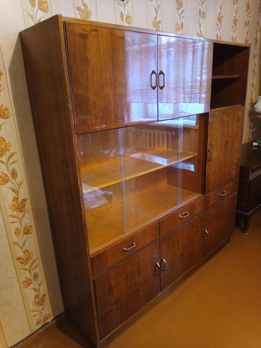 Продам сервант в хорошем состоянии