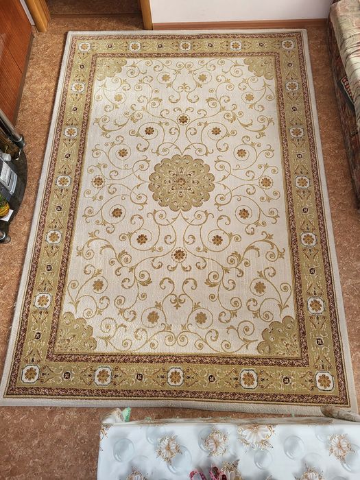 Ковёр плотный 2×3 б/у в отличном состоянии, чистый.