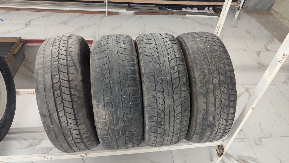 Покрышки продам 4 шт бу