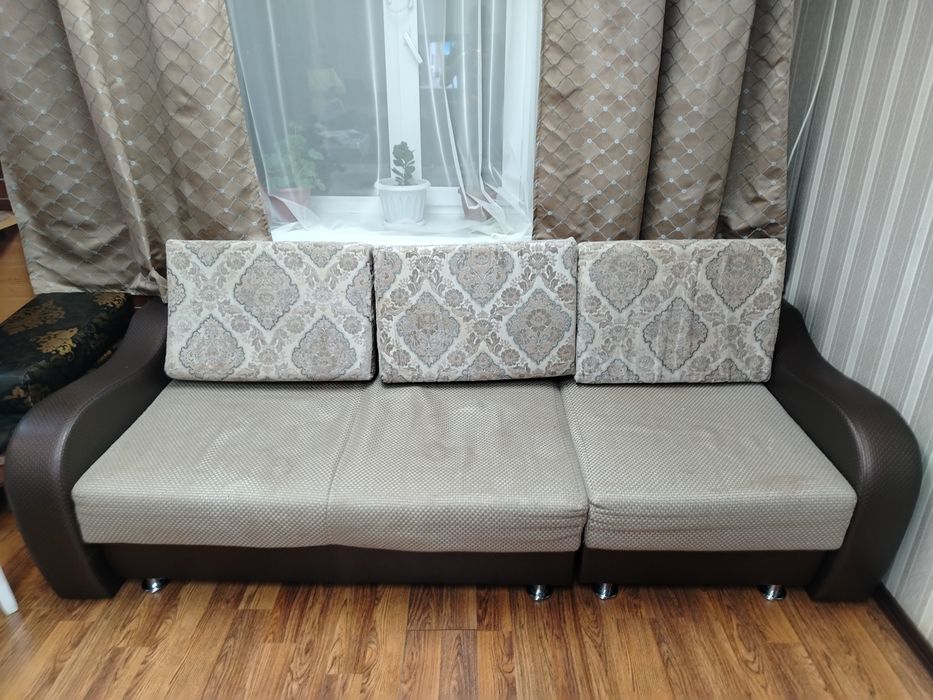 Продаётся диван.