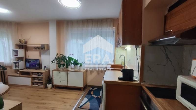 Eксклузивно! Двустаен обзаведен апартамент за продажба под ПФОЕ МОЛ, р