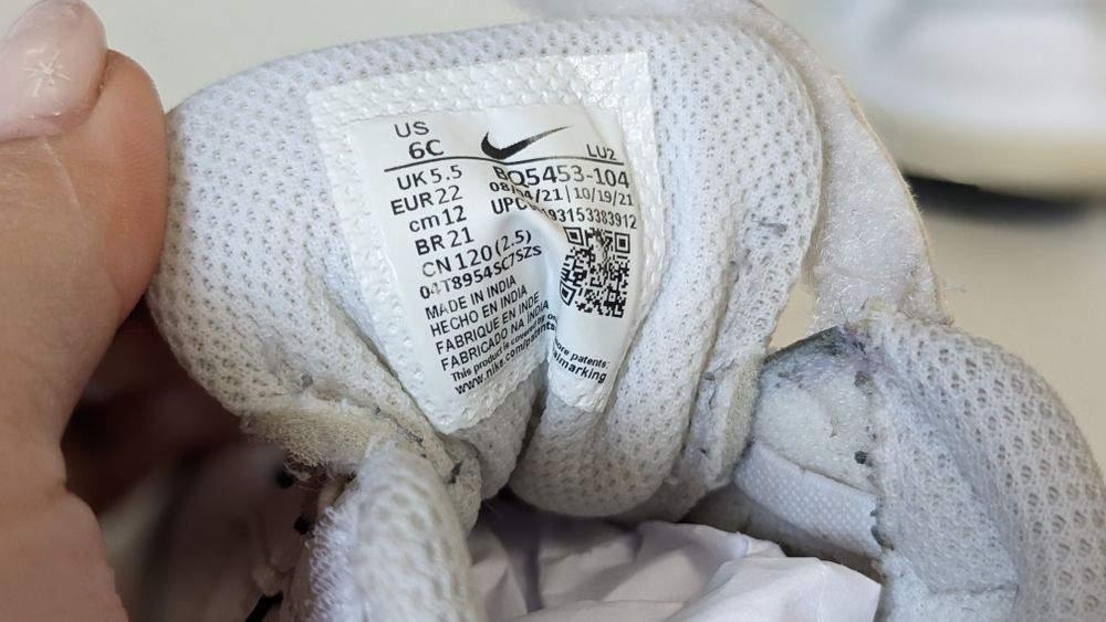 Vând sneakersi Nike mărimea 22