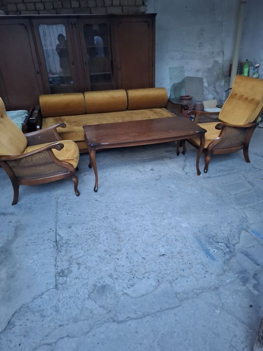 Срочно продаётся диван кресла