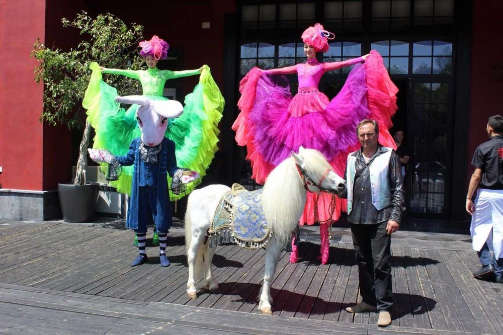 конь, пони, трон