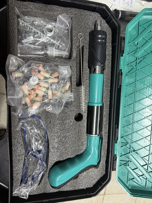 Kit pistol nituri pneumatic pt fixare Cutie transport