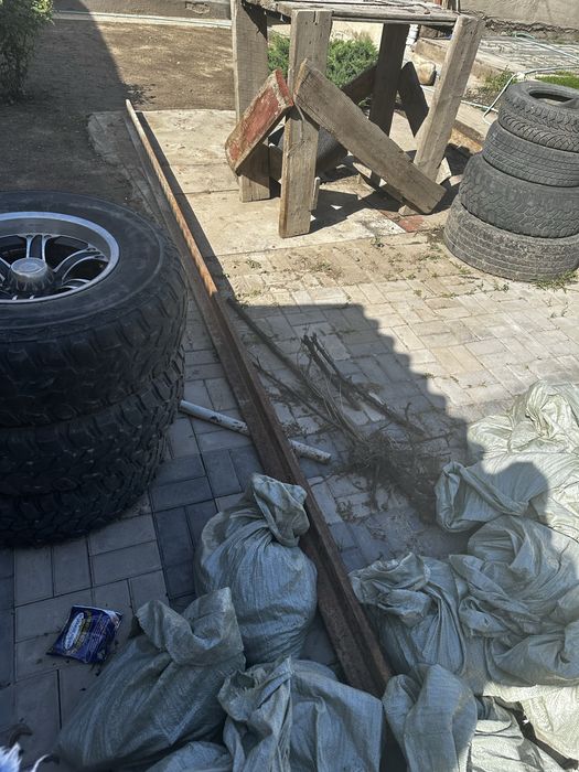 Продам металлические балки (двутавр)