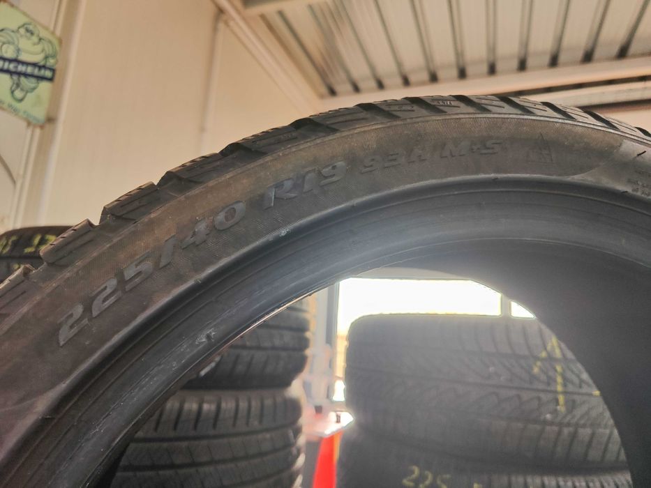 2бр. зимни гуми 225/40/19 Pirelli