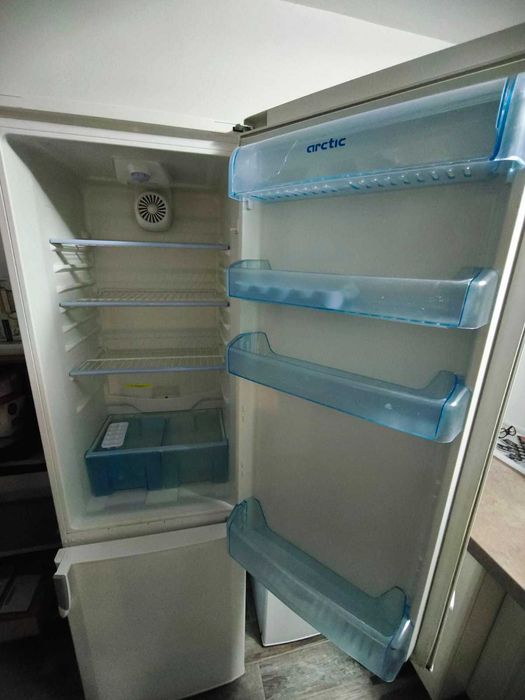 URGENT Frigider combina frigorifica merge doar congelator parter acces