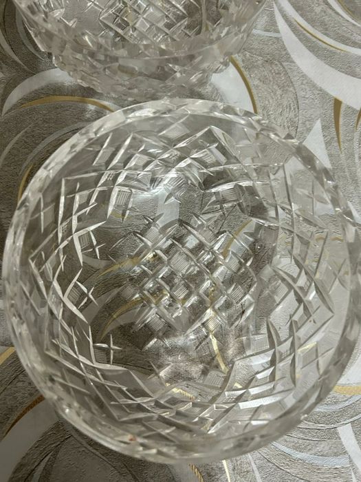 Хрустальные вазы 2 штуки