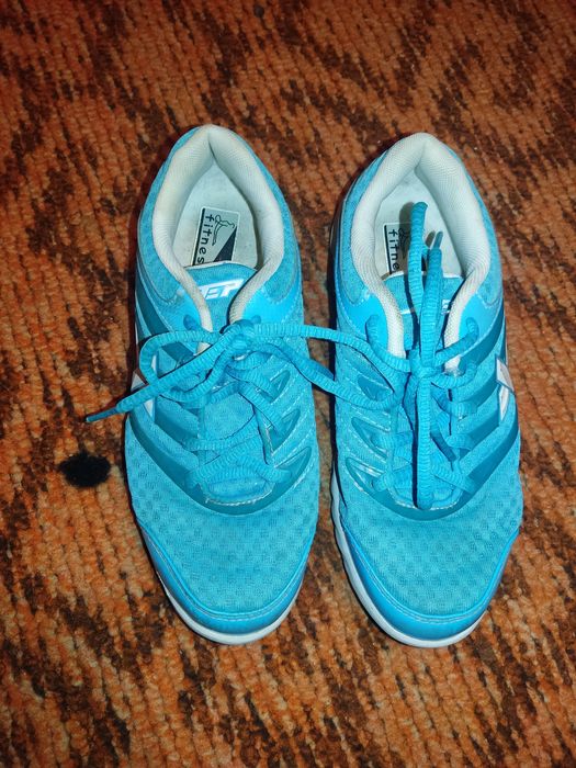 Продам кроссовки и туфли  для девочек