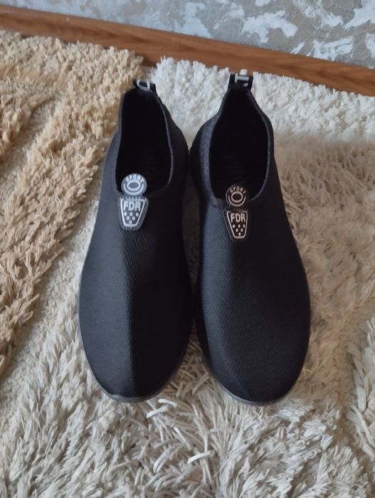 Продаю мужскую обувь