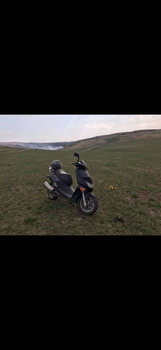Scuter Aprillia 125 cm3