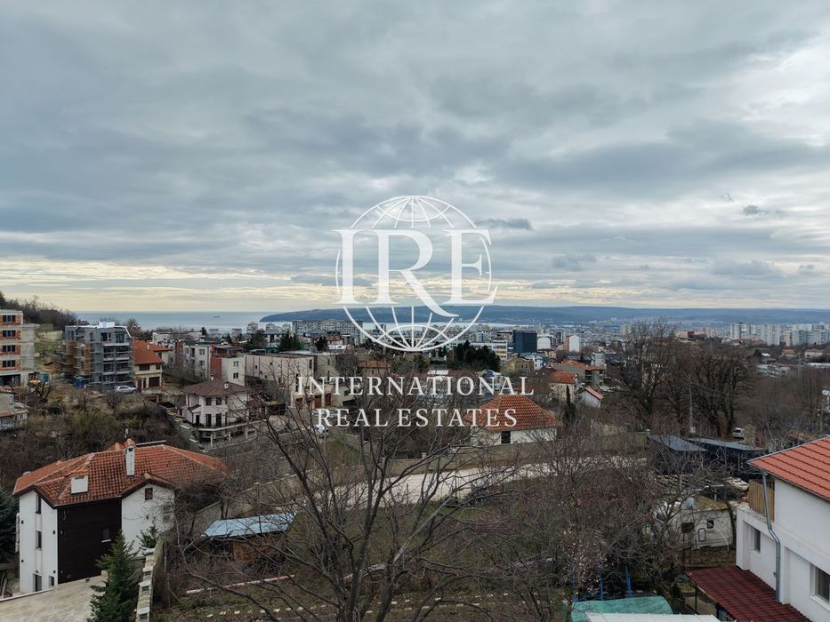 Парцел в Варна-м-т Сотира площ 1034 цена 150000