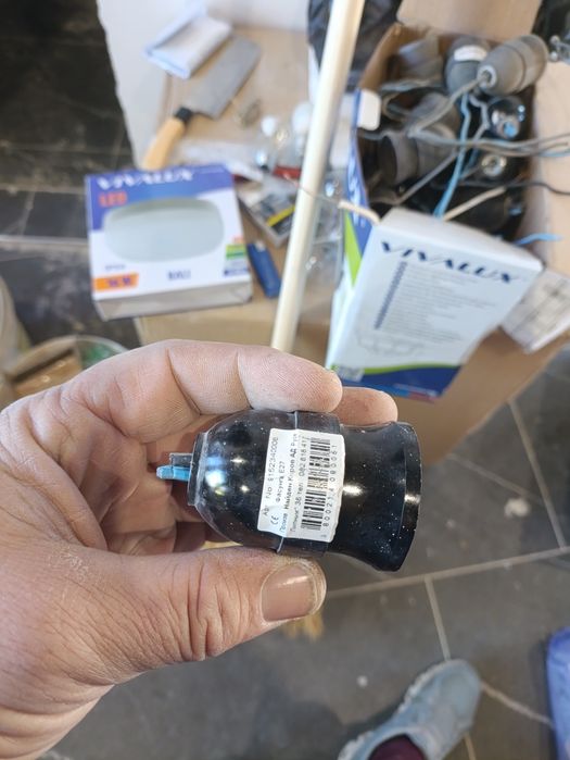 Фасунги черни пластмаса