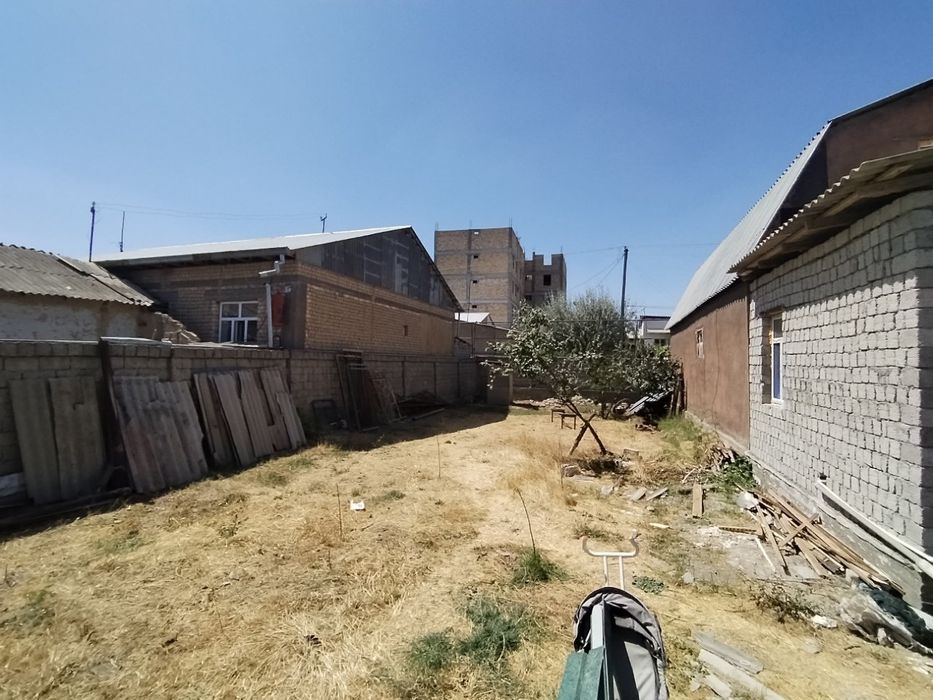 Йер сотилади ( турт бурчак жой)