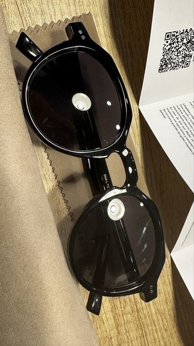 Солнцезащитные очки.