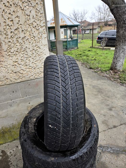 Гуми 235/65R17 vredstein