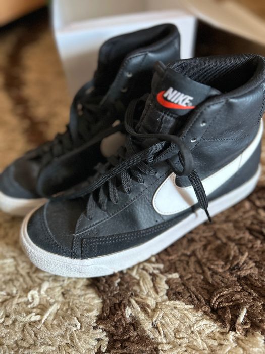 nike blazer, purtati de doua ori, impecabili la aspect